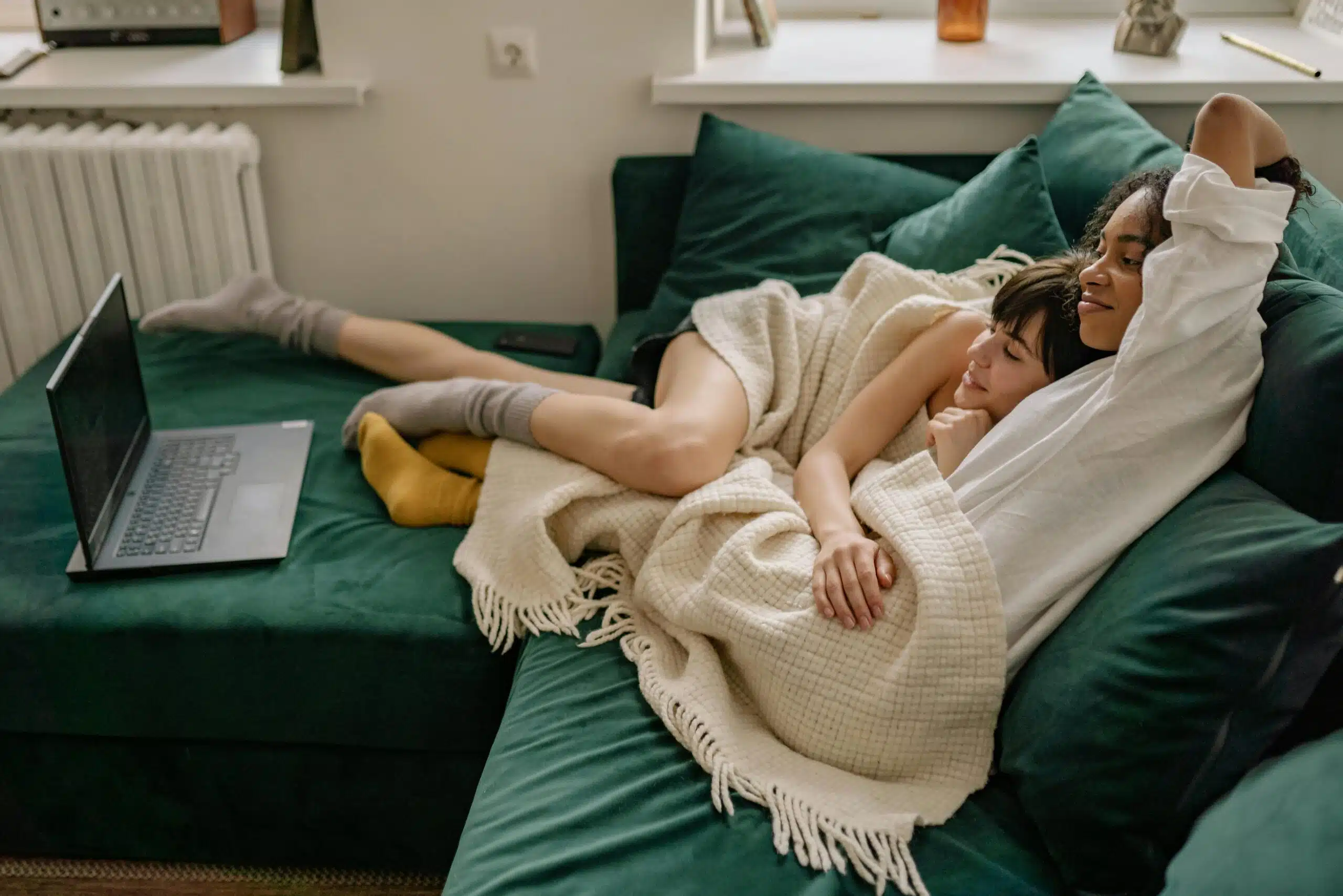 What Does Dating Exclusively Mean? How to Know When It’s Time to Define Your Connection